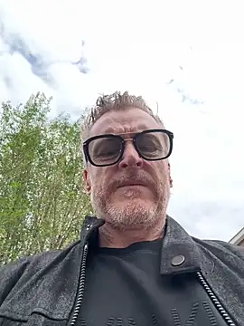 Axl_hot Show in webcam