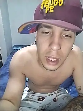 Hades_24 Show in webcam