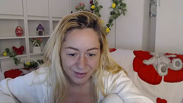 _karolynesyera_'s Live XXX Chat