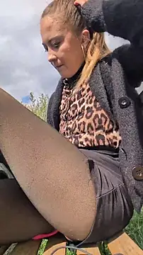 Risky_girl23_ élő XXX-chatje