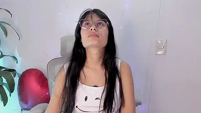 NayeCloud live XXX chat