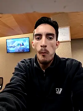 TommyMomentum's Live XXX Chat