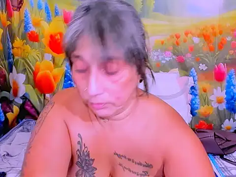 indianroxy's Live XXX Chat