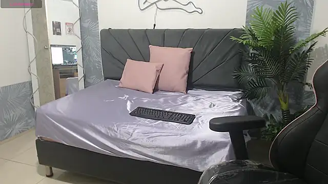 SABRIINA_TAY Adlı Modelin Canlı XXX Sohbeti