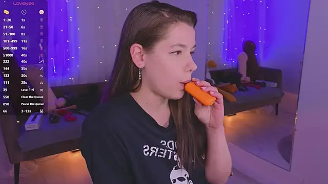 Mira_Falls Adlı Modelin Canlı XXX Sohbeti