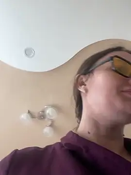 Flossy_Vettie Adlı Modelin Canlı XXX Sohbeti