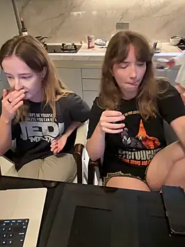 Nura_n_Sarah's Webcam Show