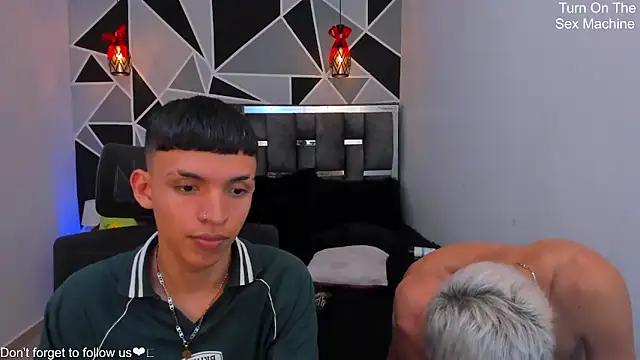 Juan_Nd_Steven: διαδικτυακό σόου στην κάμερα