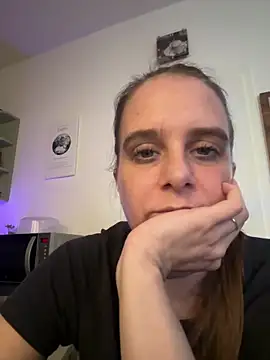 Pertunjukan Kamera Web Chantalee