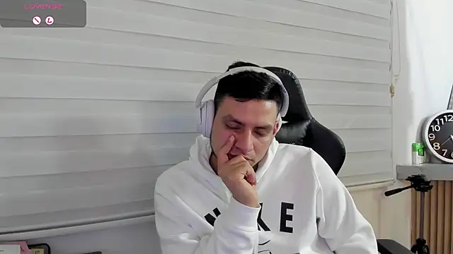 Chat +18 de Rick_Adams ao vivo