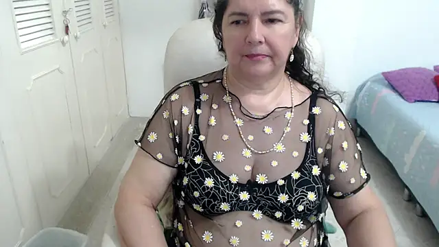 leonela_69's Live XXX Chat