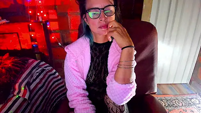 Chat +18 de BrianaGarner ao vivo