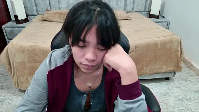 Chat +18 de laureentt_ ao vivo