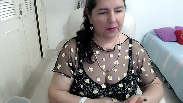 leonela_69's Live XXX Chat