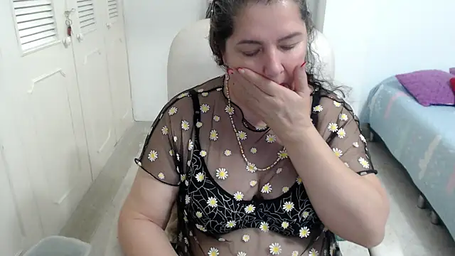 leonela_69's Live XXX Chat