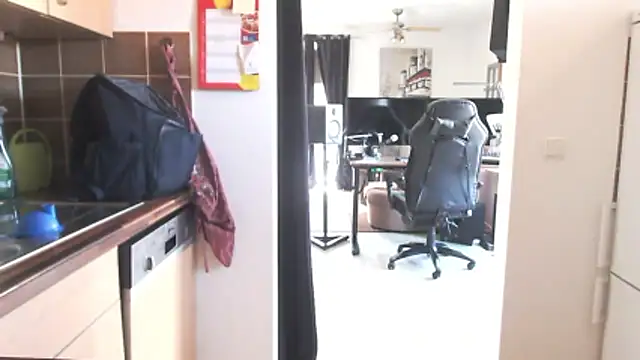 Nomi1612 Show in webcam