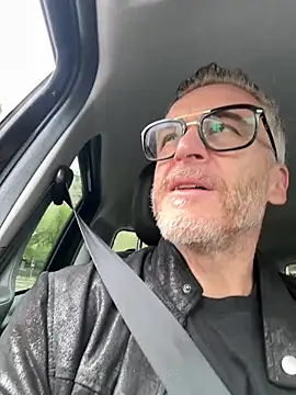 Axl_hot Show in webcam