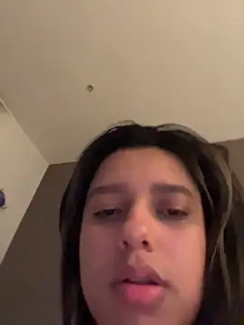 Lusty_Lunaa: διαδικτυακό σόου στην κάμερα