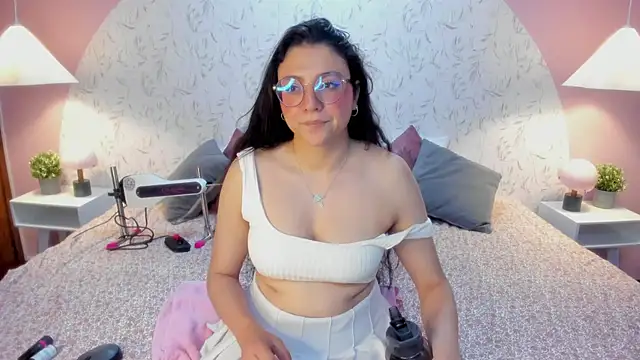 Angelie_Rosebrm's Live XXX Chat