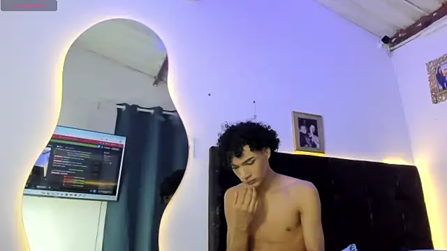 HotboyLyan Chat XXX in diretta