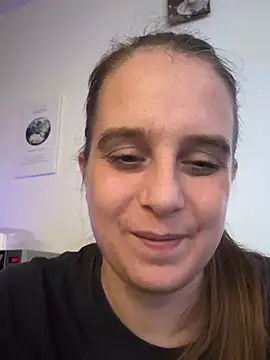 Pertunjukan Kamera Web Chantalee