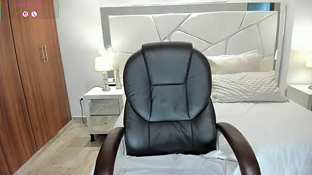 Natasha_Kiim_ Adlı Modelin Canlı XXX Sohbeti