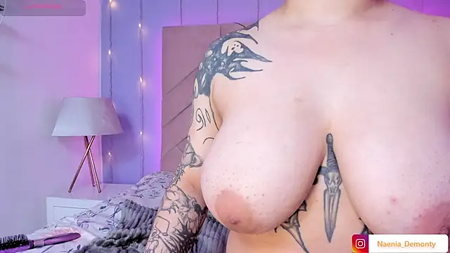 NaeniaDemon_ Adlı Modelin Canlı XXX Sohbeti