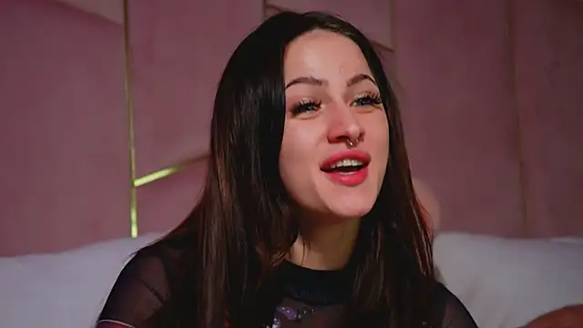 LucyLextonXのライブXXXチャット