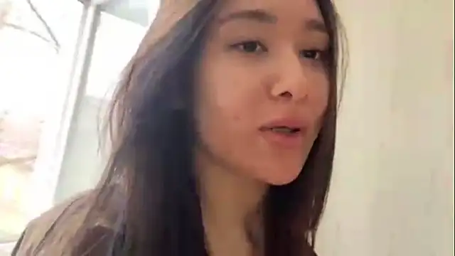 Chat XXX en directo de YourMiIa