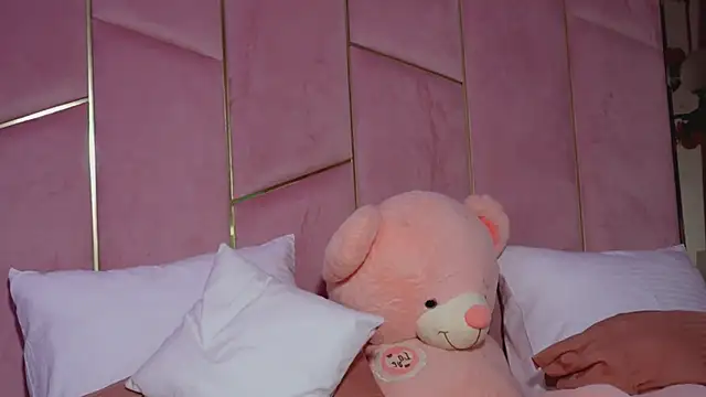 LucyLextonX élő XXX-chatje