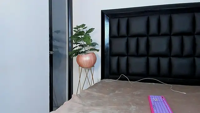 Czat XXX na żywo – mia_roosee1