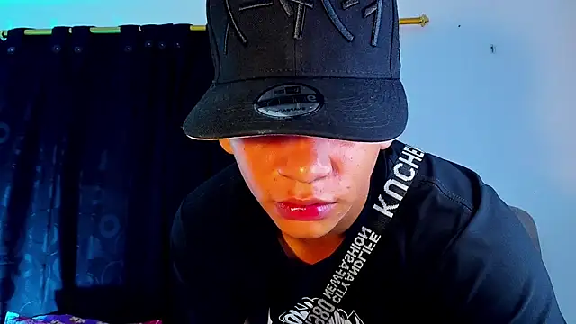 Czat XXX na żywo – Aless_bigg