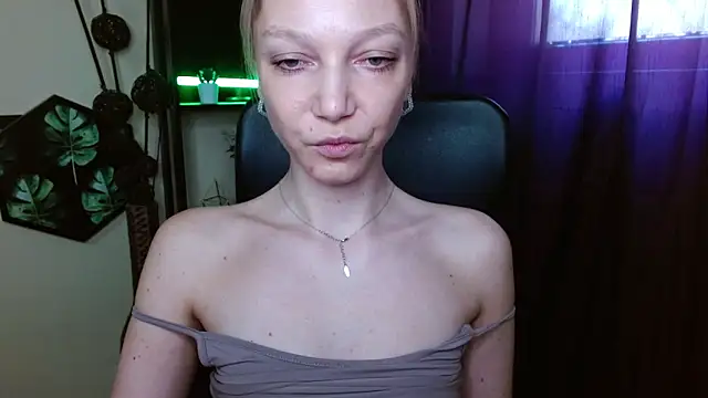 EmillyPlay Chat XXX live