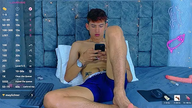 NicolasTorrez: онлайн-секс-чат