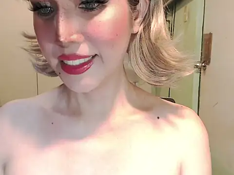 Show modela Ezradeliciosa na web-kameri