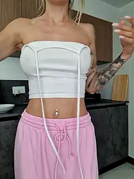 Luna_Veil Show in webcam