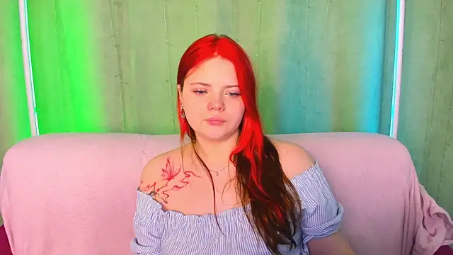 KellyFiery Show in webcam