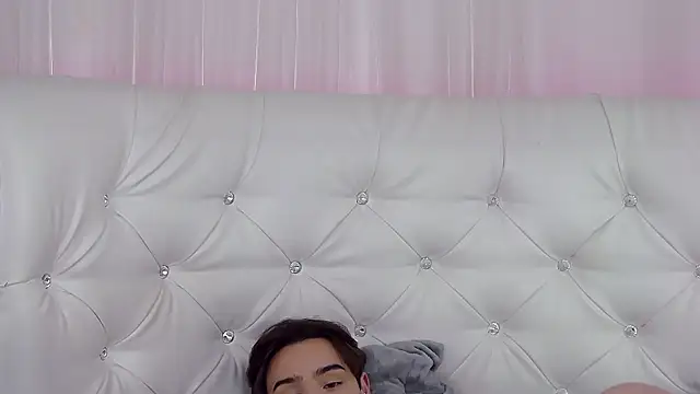 RobbyCharming: вебкам-шоу