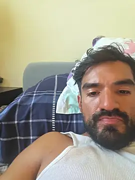 piggylatino: διαδικτυακό σόου στην κάμερα