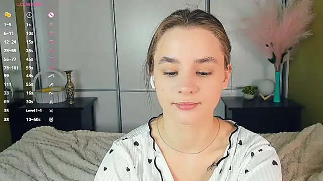 JinnyMcie Chat XXX in diretta