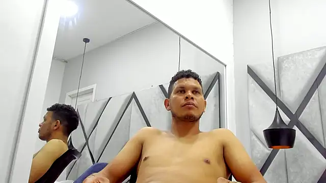 Show modela NohaBrooks na web-kameri