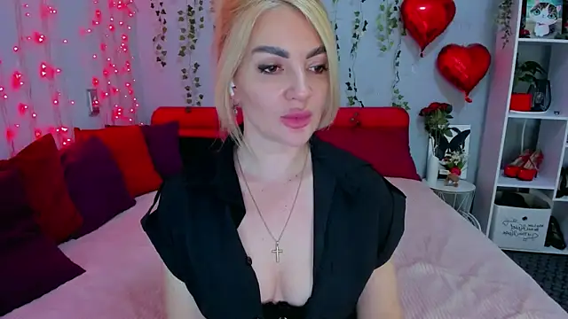 Chatroom XXX en direct de LunaBellucci