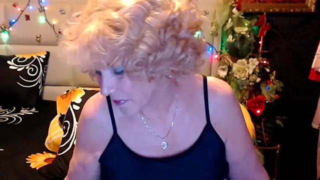 HappyWomanOn's Webcam Show