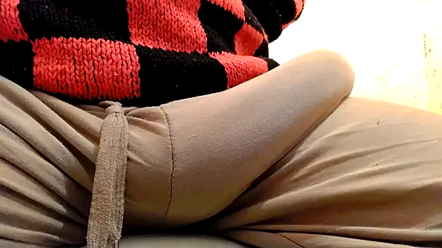 gae89tano: διαδικτυακό σόου στην κάμερα