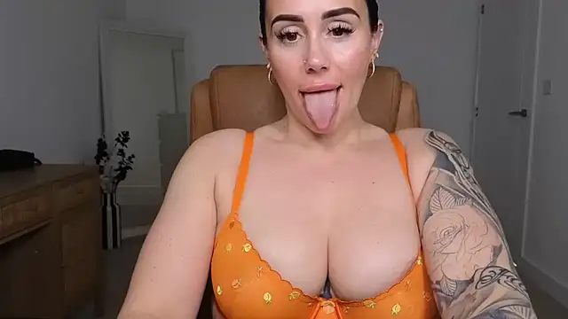 LibbyLoveHeartx Adlı Modelin Canlı XXX Sohbeti
