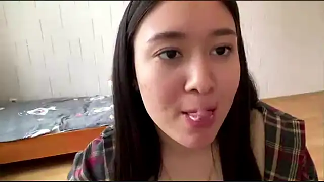 Chat +18 de YourMiIa ao vivo