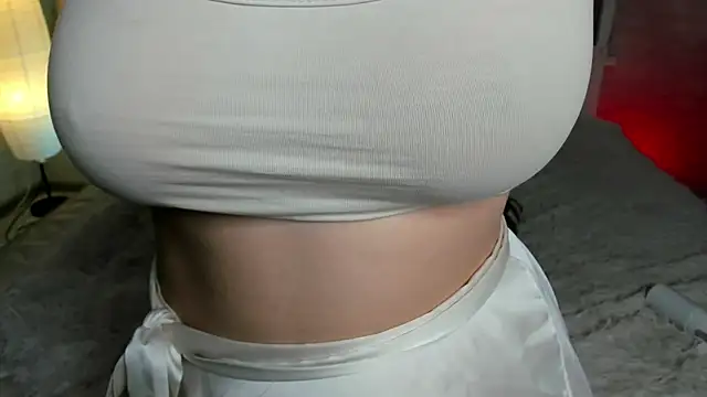 AminaRuthers: διαδικτυακό σόου στην κάμερα