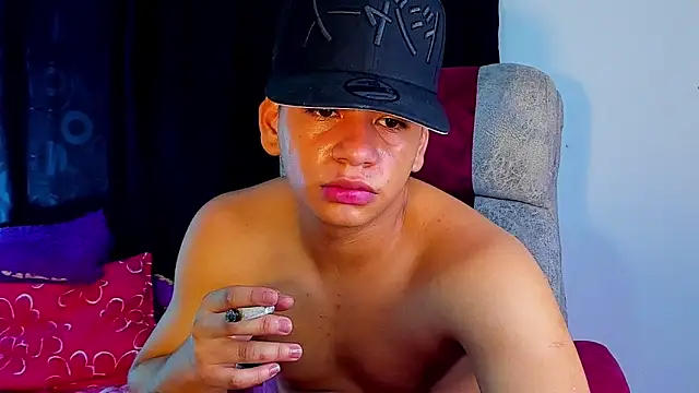 Aless_bigg's Live XXX Chat