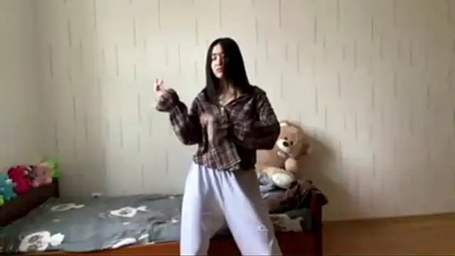 YourMiIa's Live XXX Chat