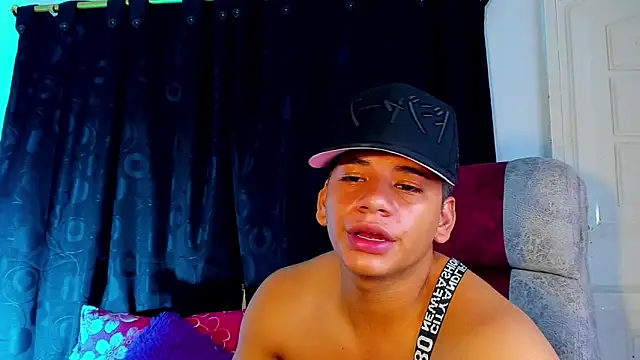 Aless_bigg 在線直播表演